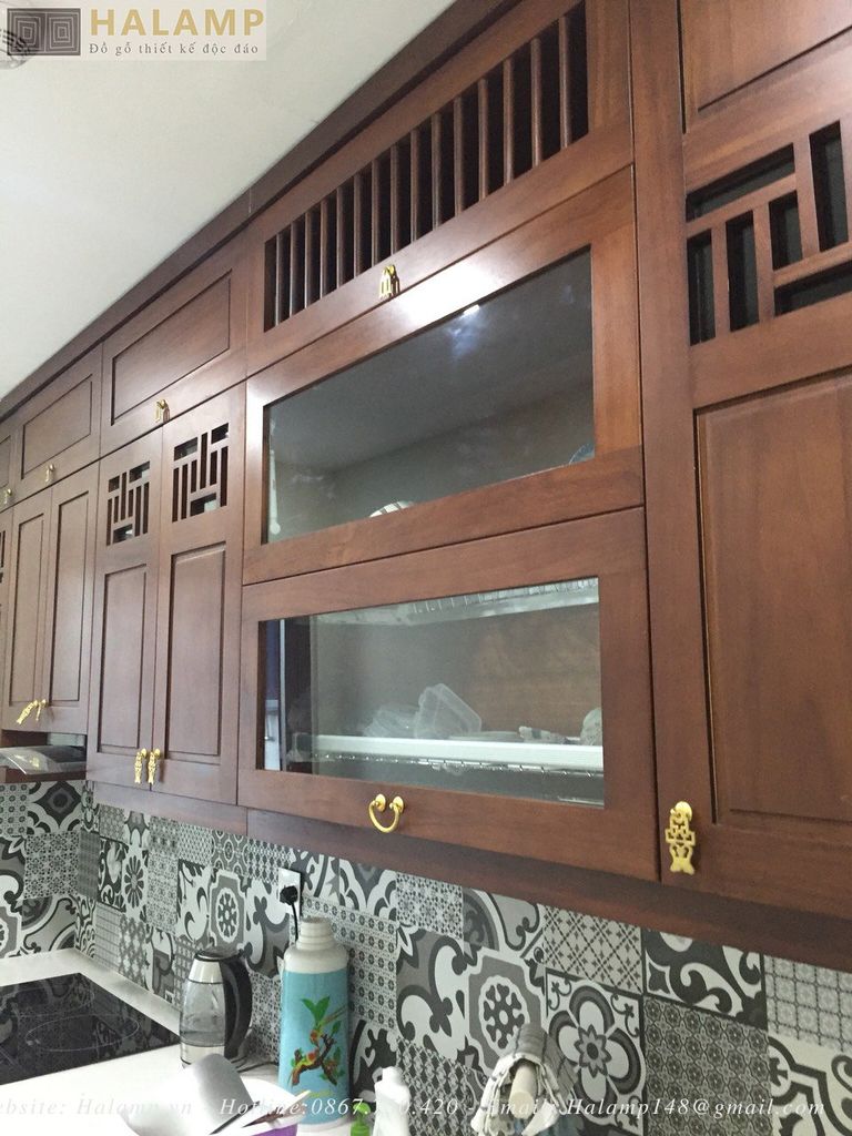 Tủ bếp hoàn thiện mầu nâu gụ