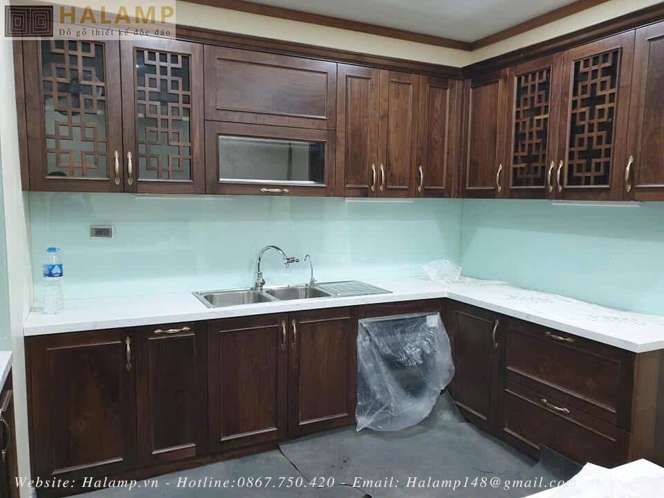 Hoàn thiện tủ bếp với gỗ Óc Chó