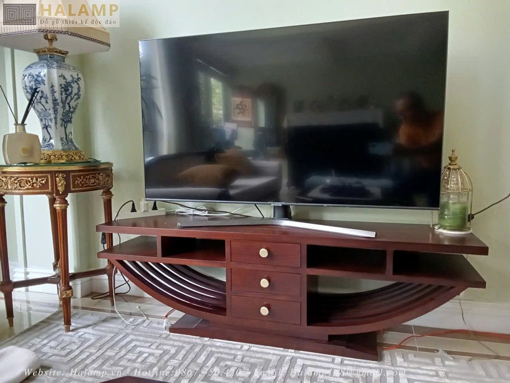 Hình ảnh thực tế các mẫu kệ ti vi từ mộc đến hoàn thiện