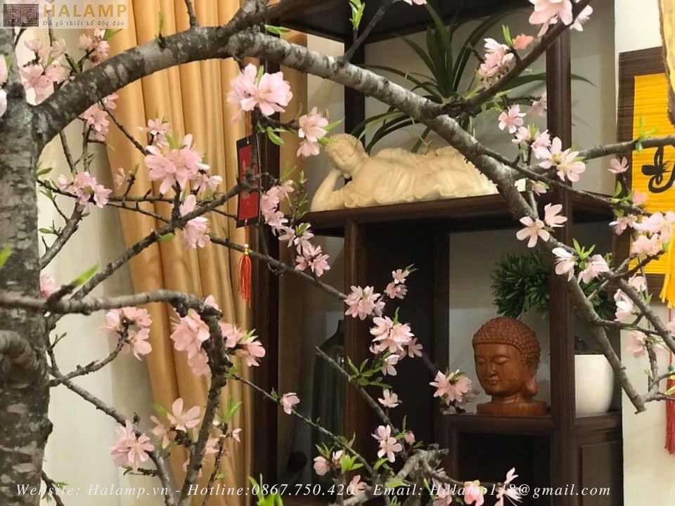 Cắm cành đào trong trang trí nội thất Việt
