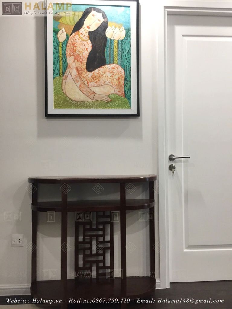 Bàn console đặt ở vị trí hành lang