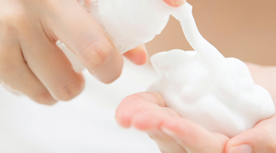 Có nên dùng sữa rửa mặt tạo bọt? Lời khuyên từ chuyên gia!