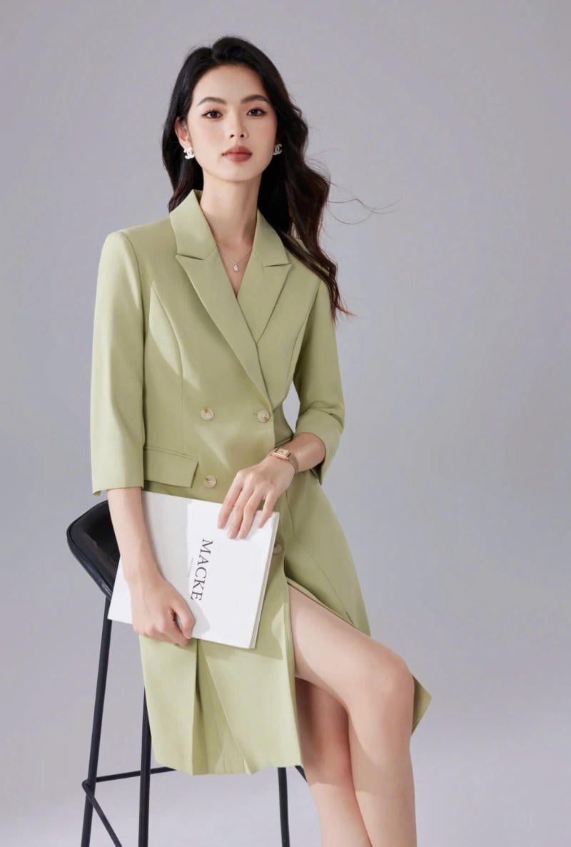 Tư thế năng động với đạo cụ