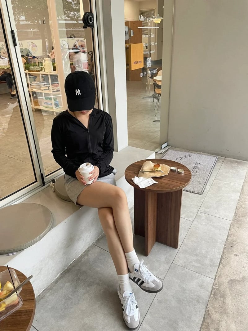 tạo dáng chụp ảnh một mình