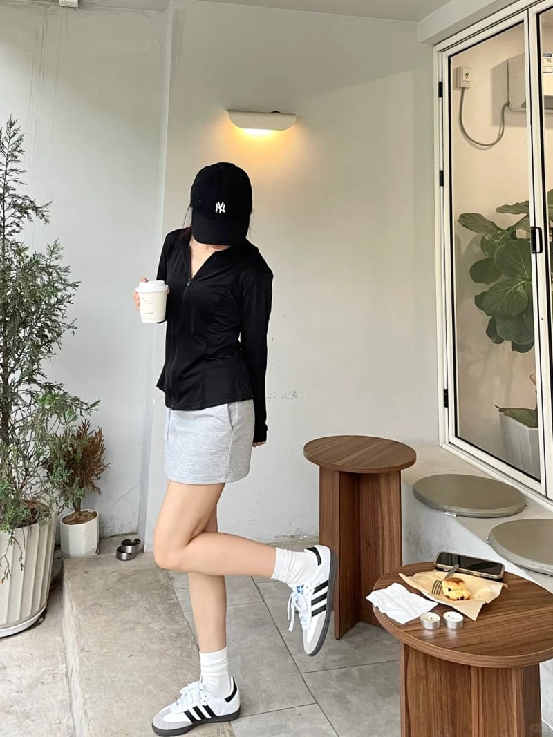 tạo dáng chụp ảnh một mình