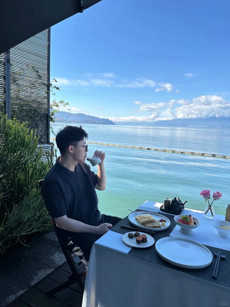 tạo dáng chụp ảnh nam ngồi