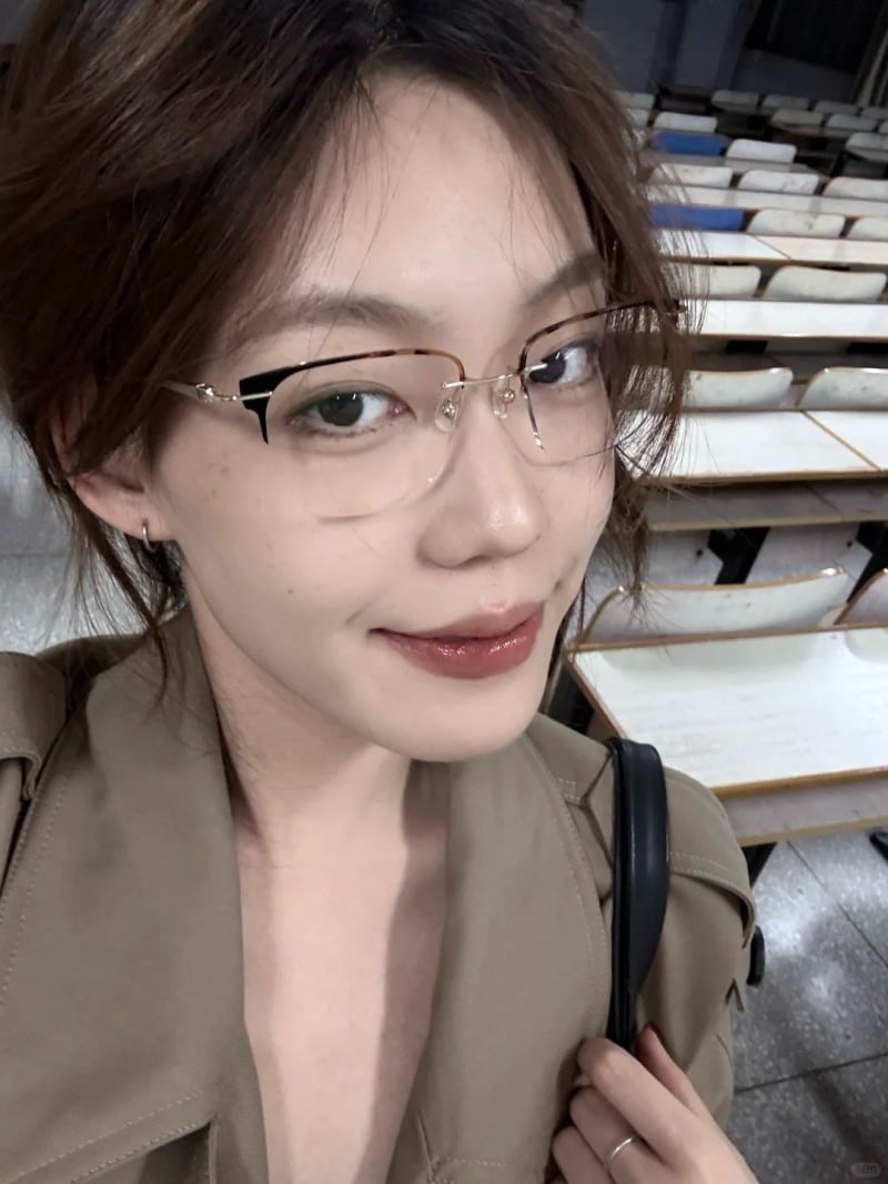 mặt kim cương đeo kính gì