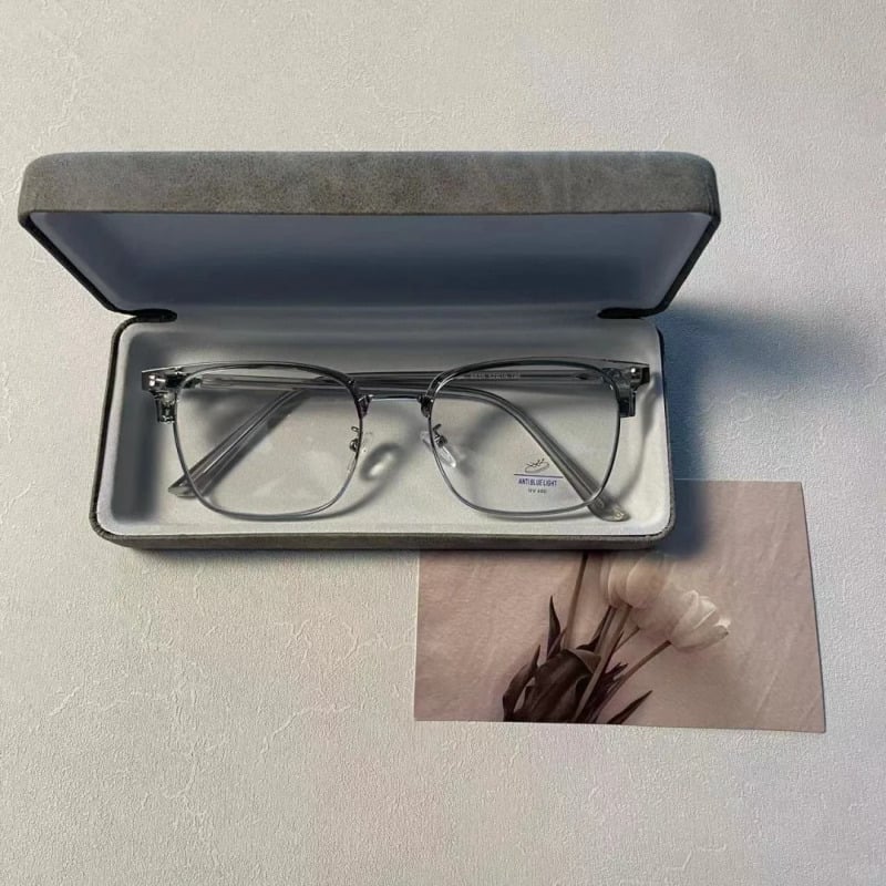 mặt kim cương đeo kính gì