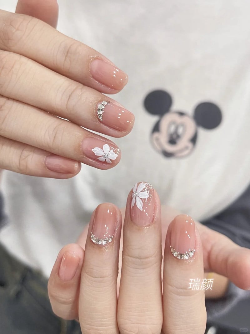 những mẫu nail đẹp cho móng ngắn