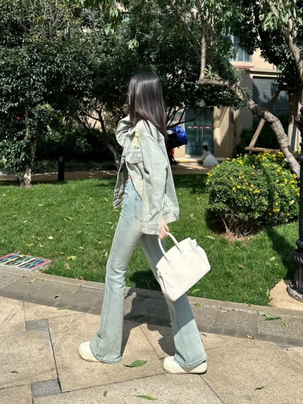 quần jean ống loe phối với áo gì