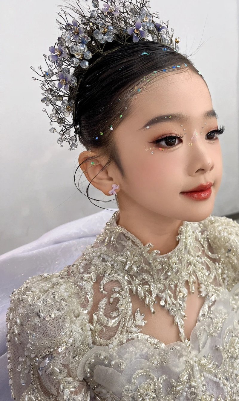 kiểu tóc cho bé gái đi tiệc