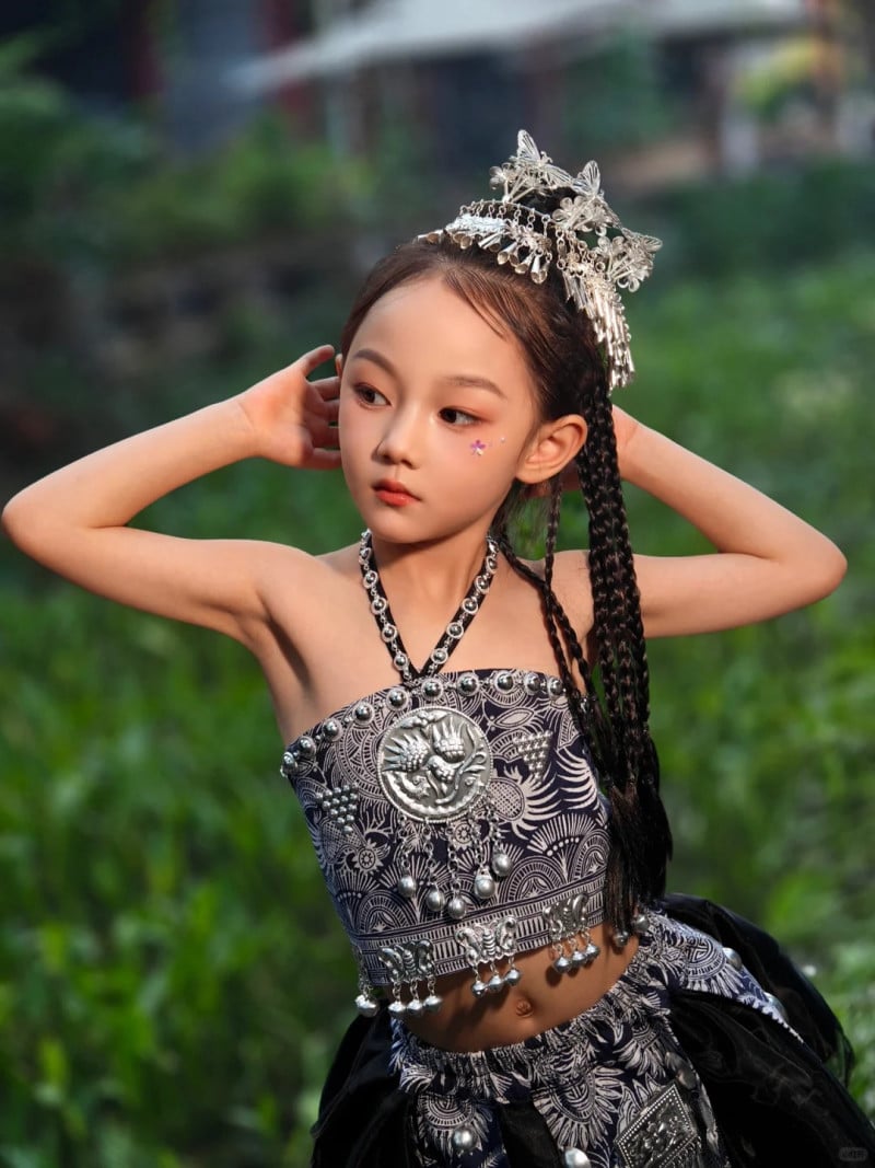 kiểu tóc cho bé gái đi tiệc