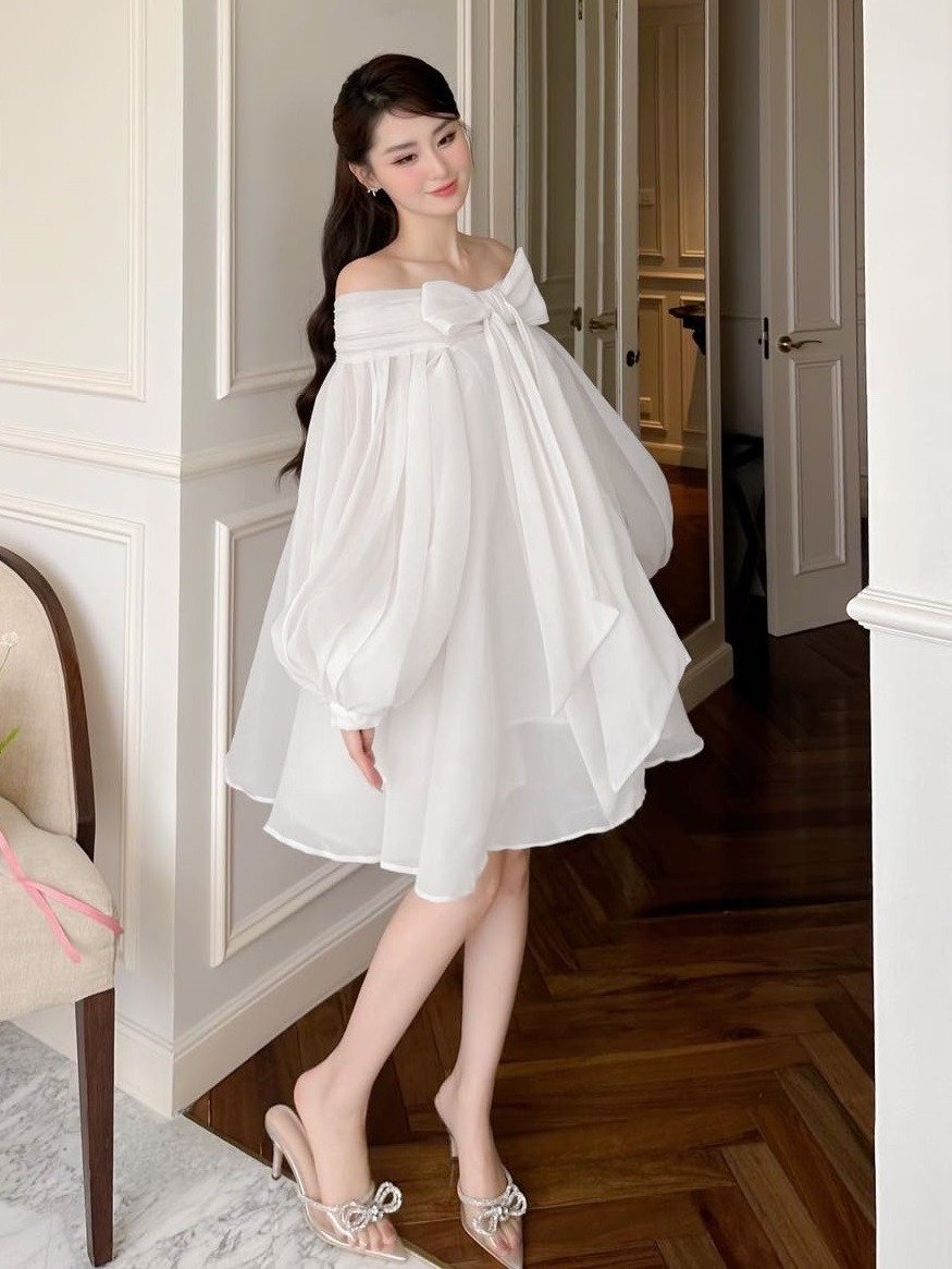 Đầm Trễ Vai Phồng Xoè Đính Nơ Ngực Thanh Lịch