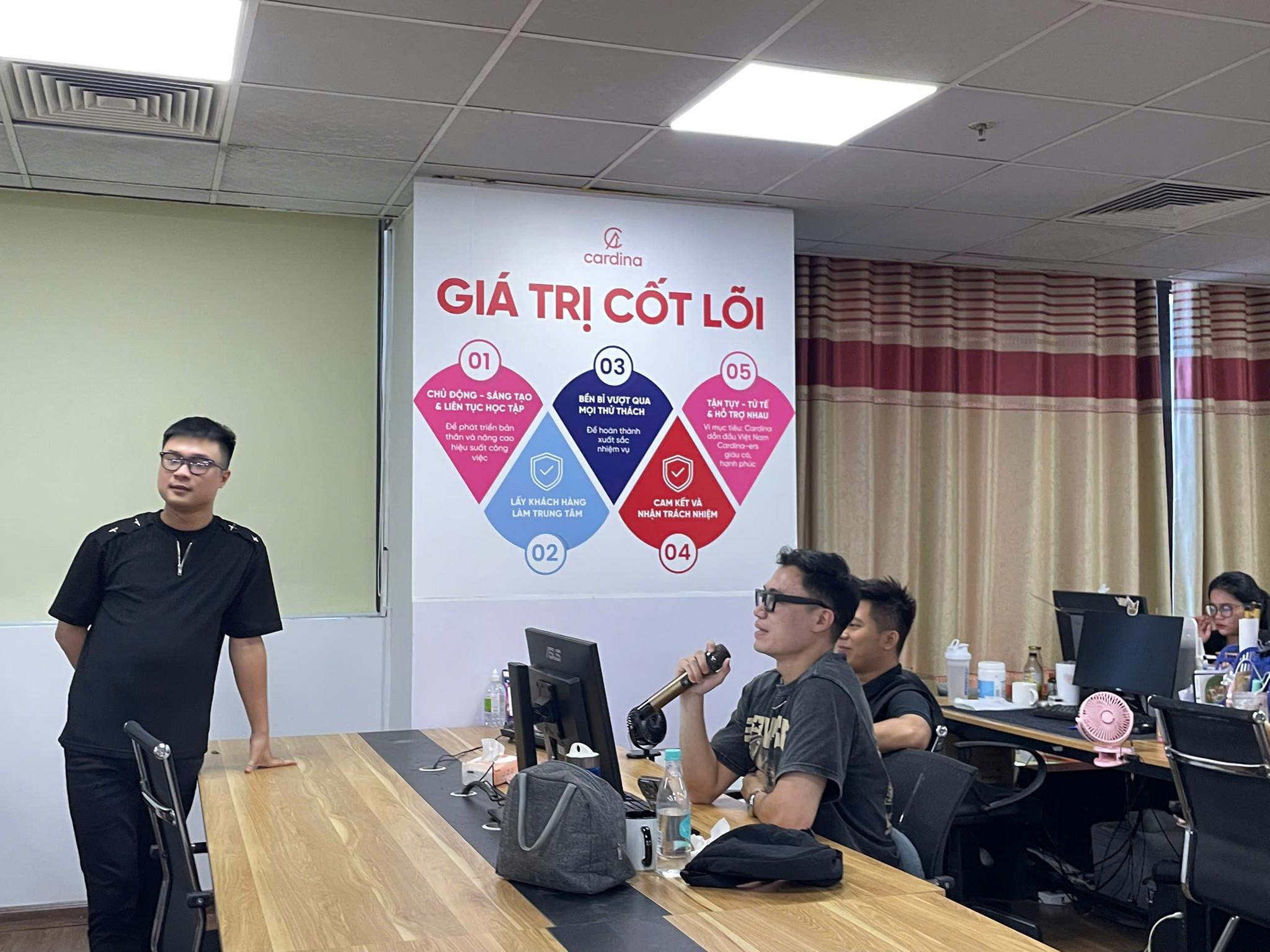 1009 Lời Từ Chối và 1 Đế Chế Gà Rán