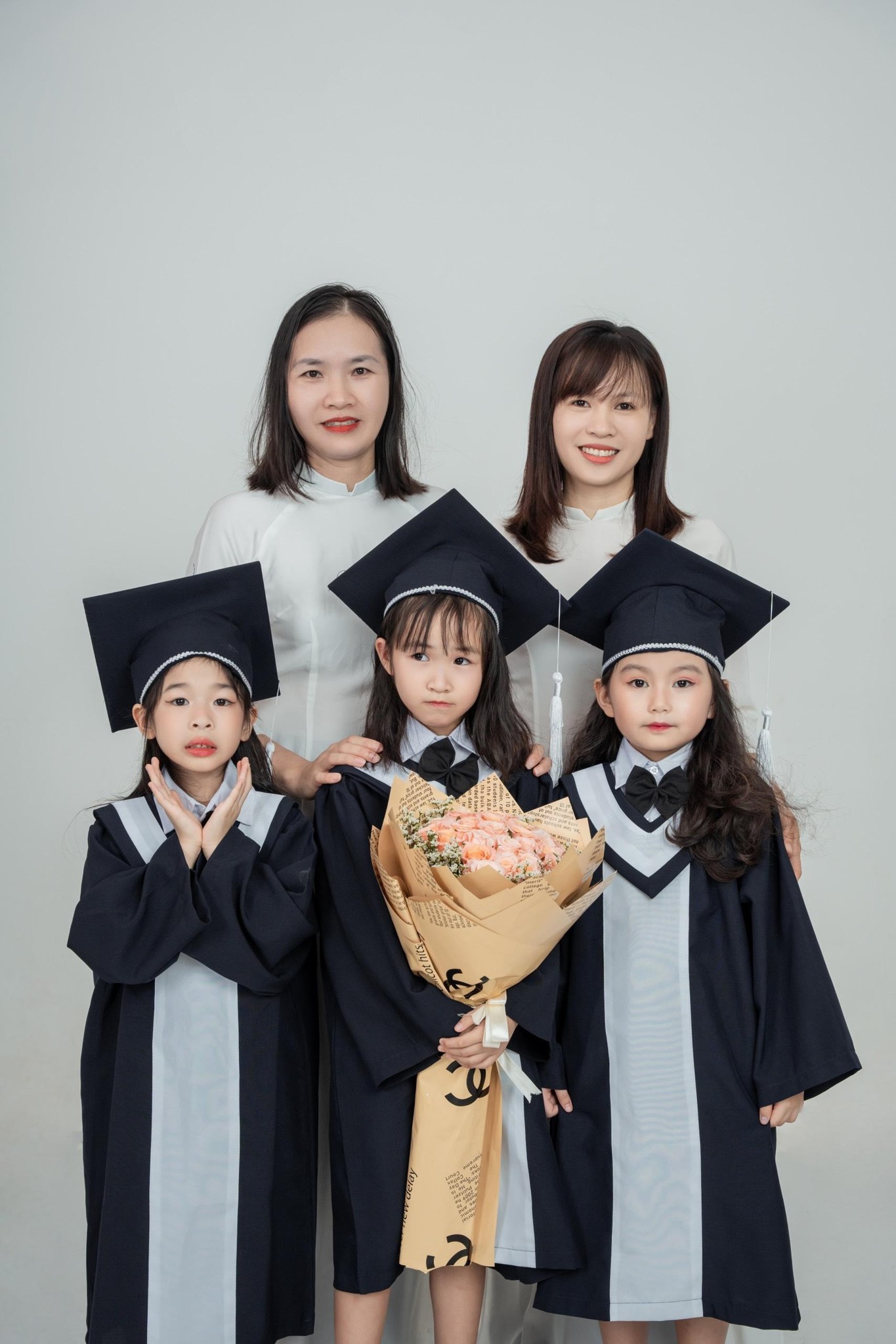 Áo dài truyền thống hoặc cách tân