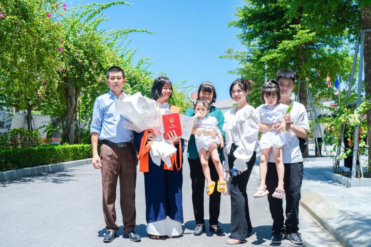 4 Nguyên tắc khi chọn trang phục dự lễ tốt nghiệp cho phụ huynh