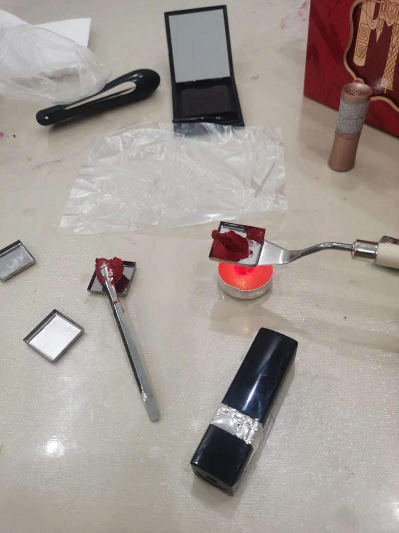 cách chữa son môi bị gãy