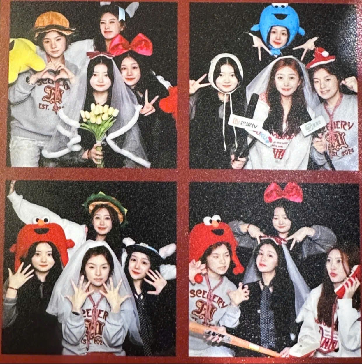 Dáng chụp photobooth 4 người