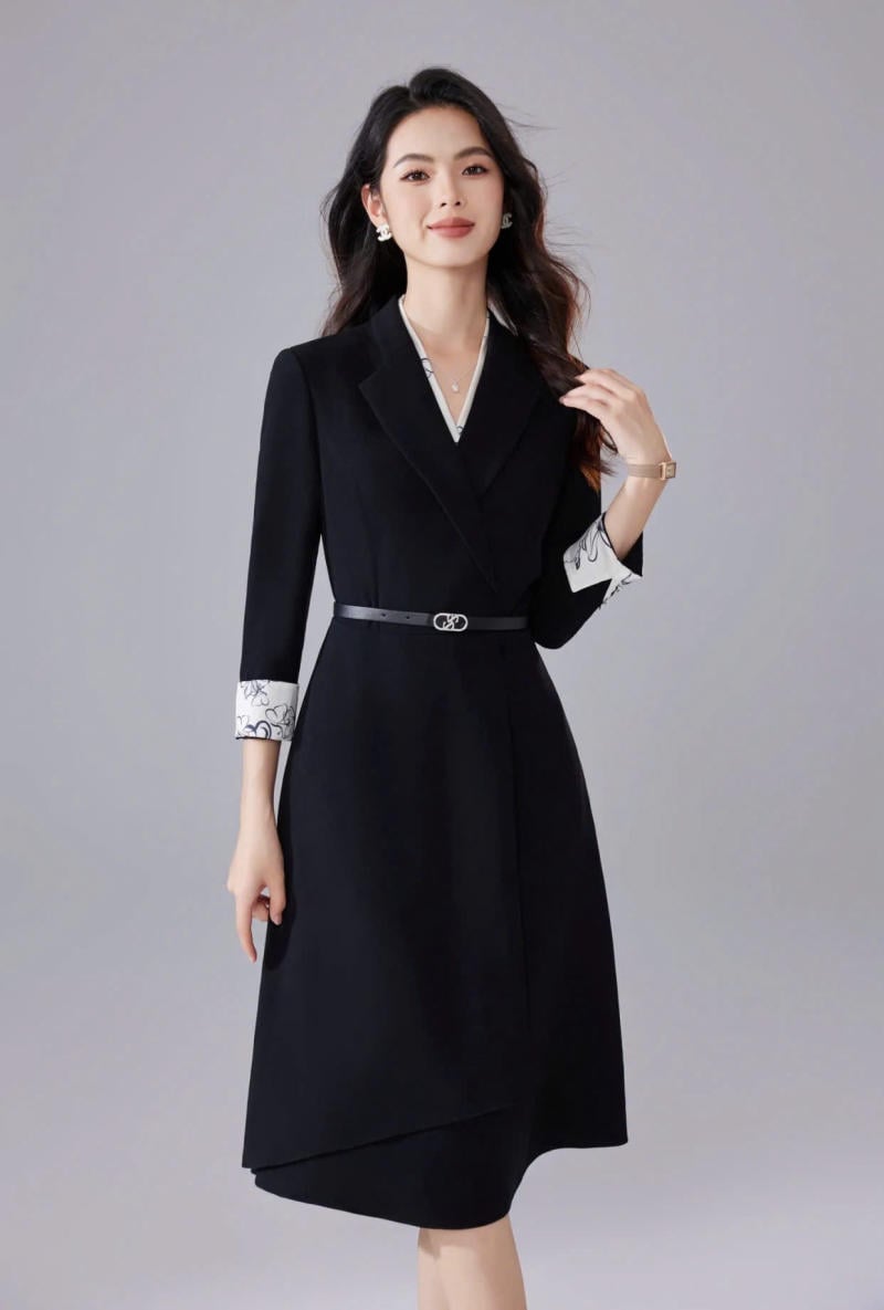 Tư thế thanh lịch với váy công sở