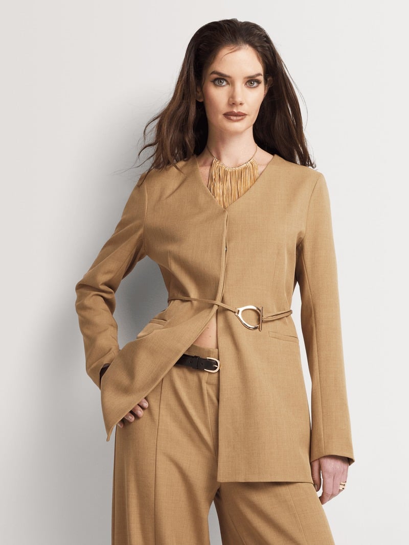 Blazer dáng dài không cổ (Collarless Blazer)