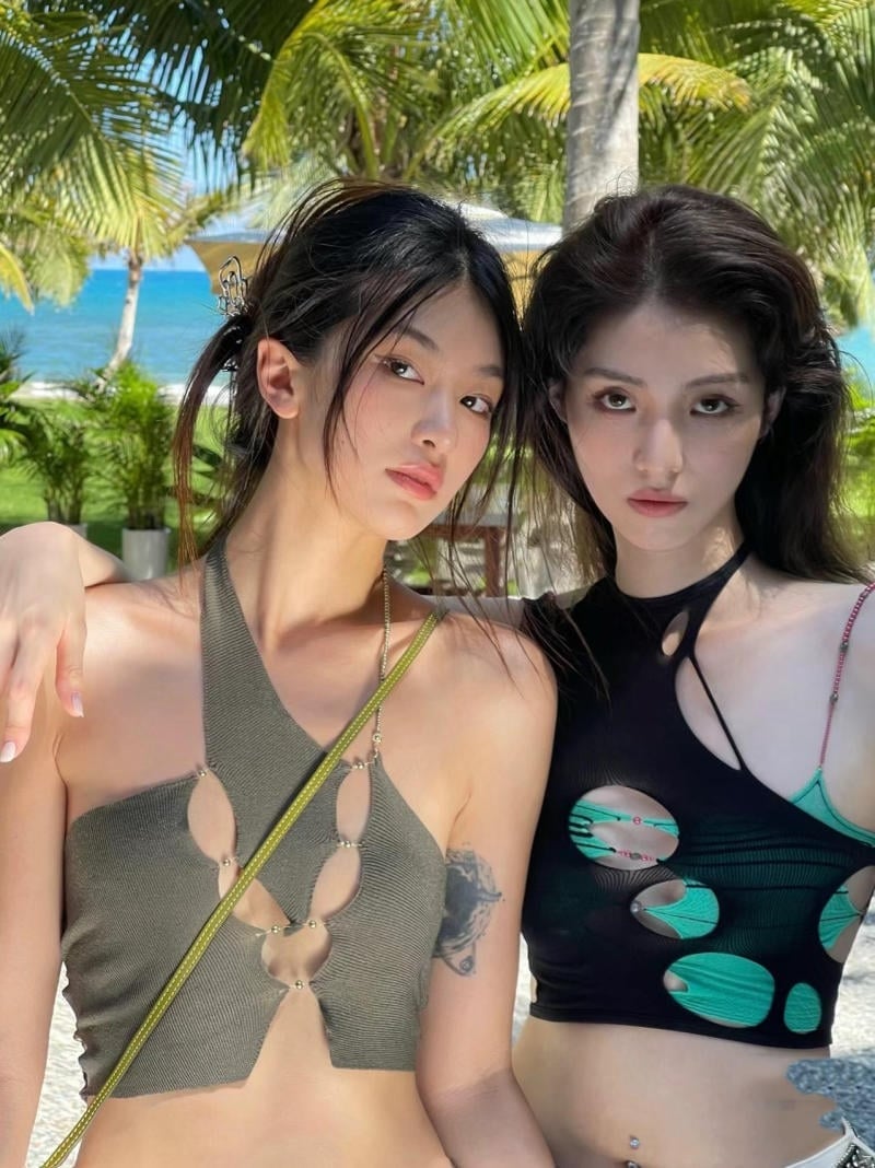 Áo yếm cut-out trước ngực