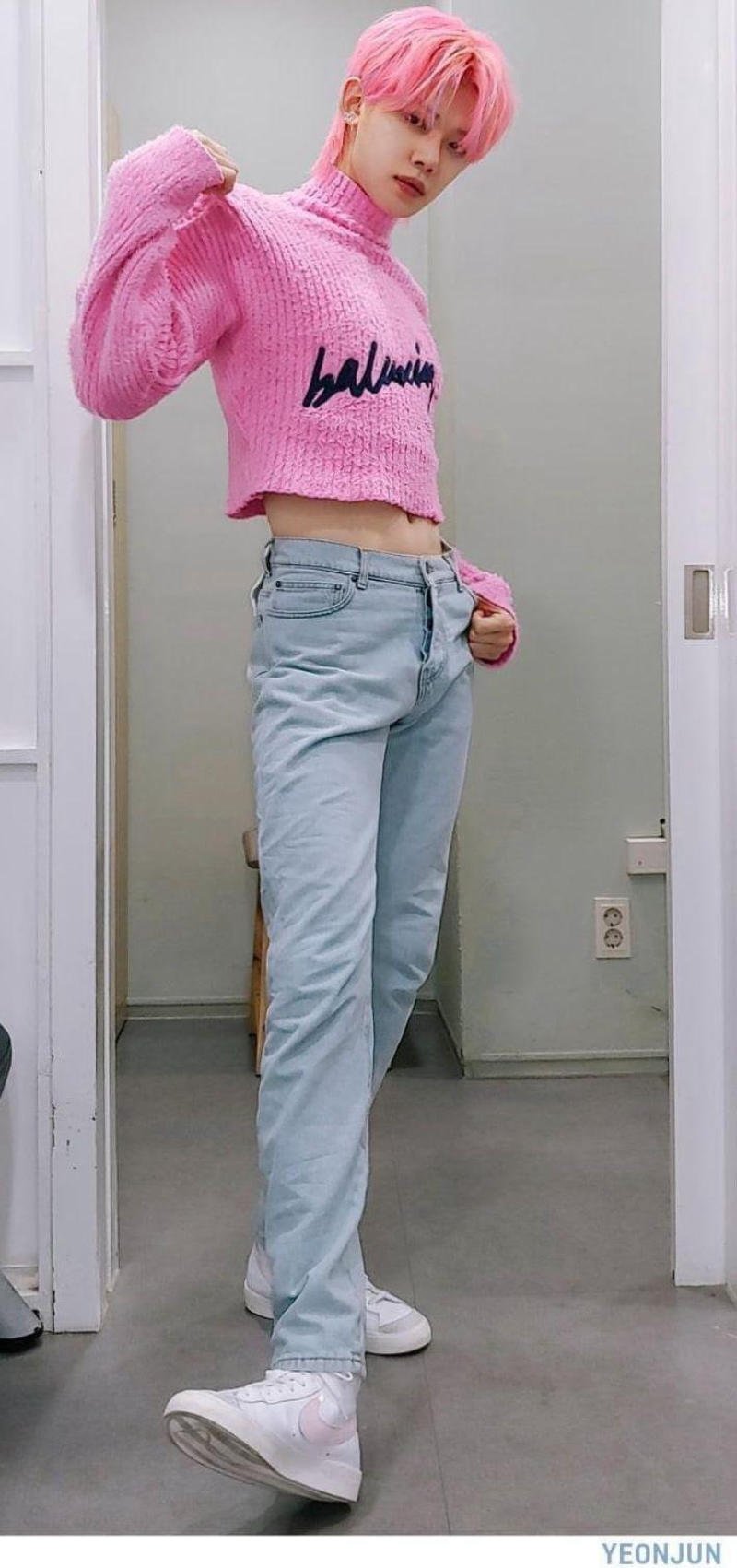 Áo croptop nam là gì?