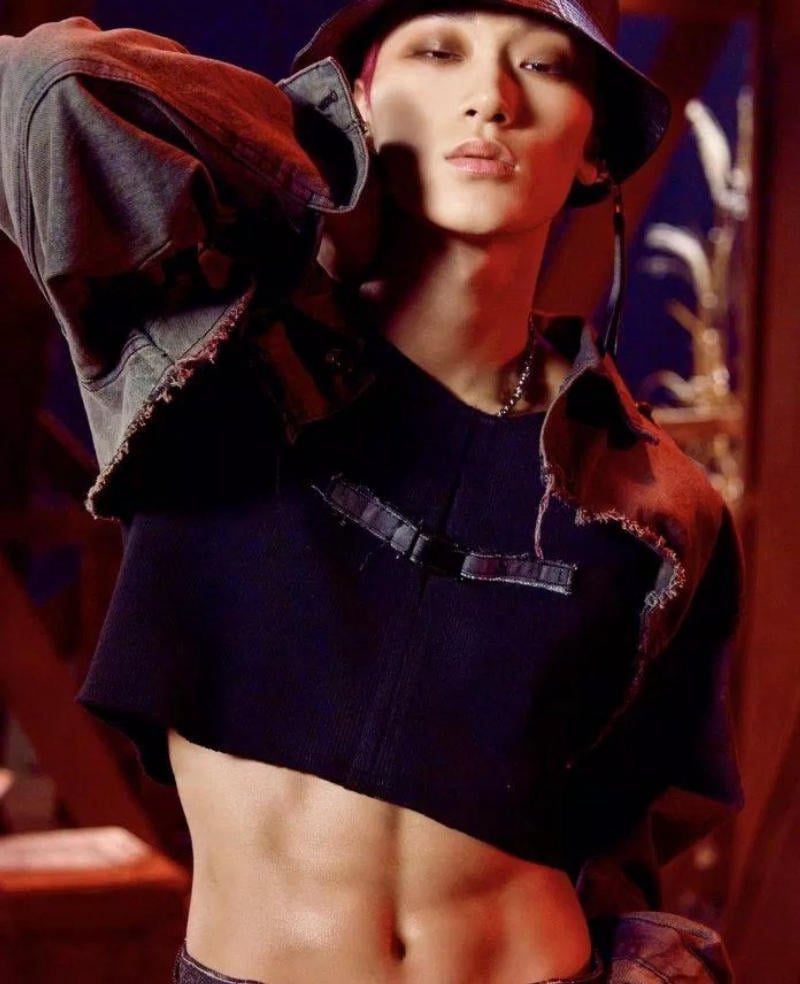 Áo croptop nam là gì?