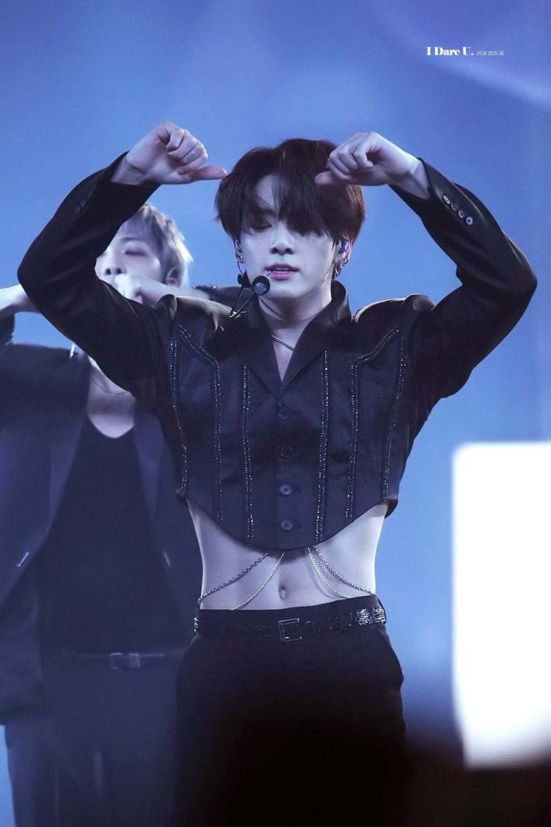 Áo croptop nam là gì?