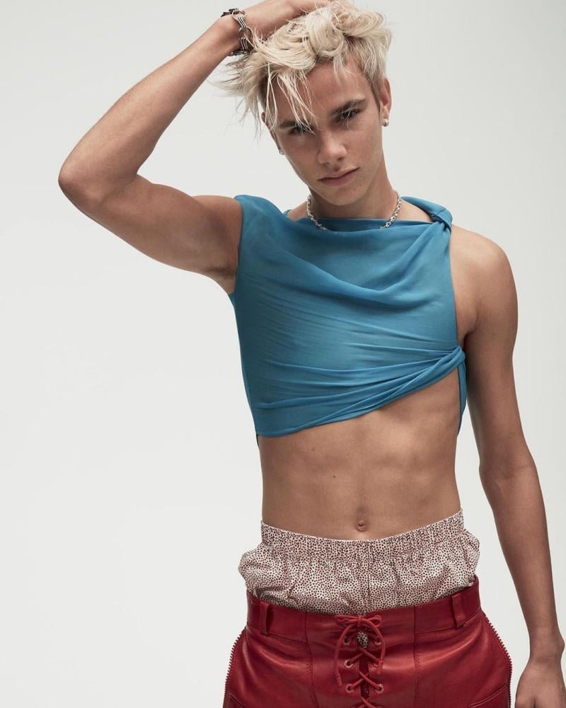 Áo croptop nam là gì?