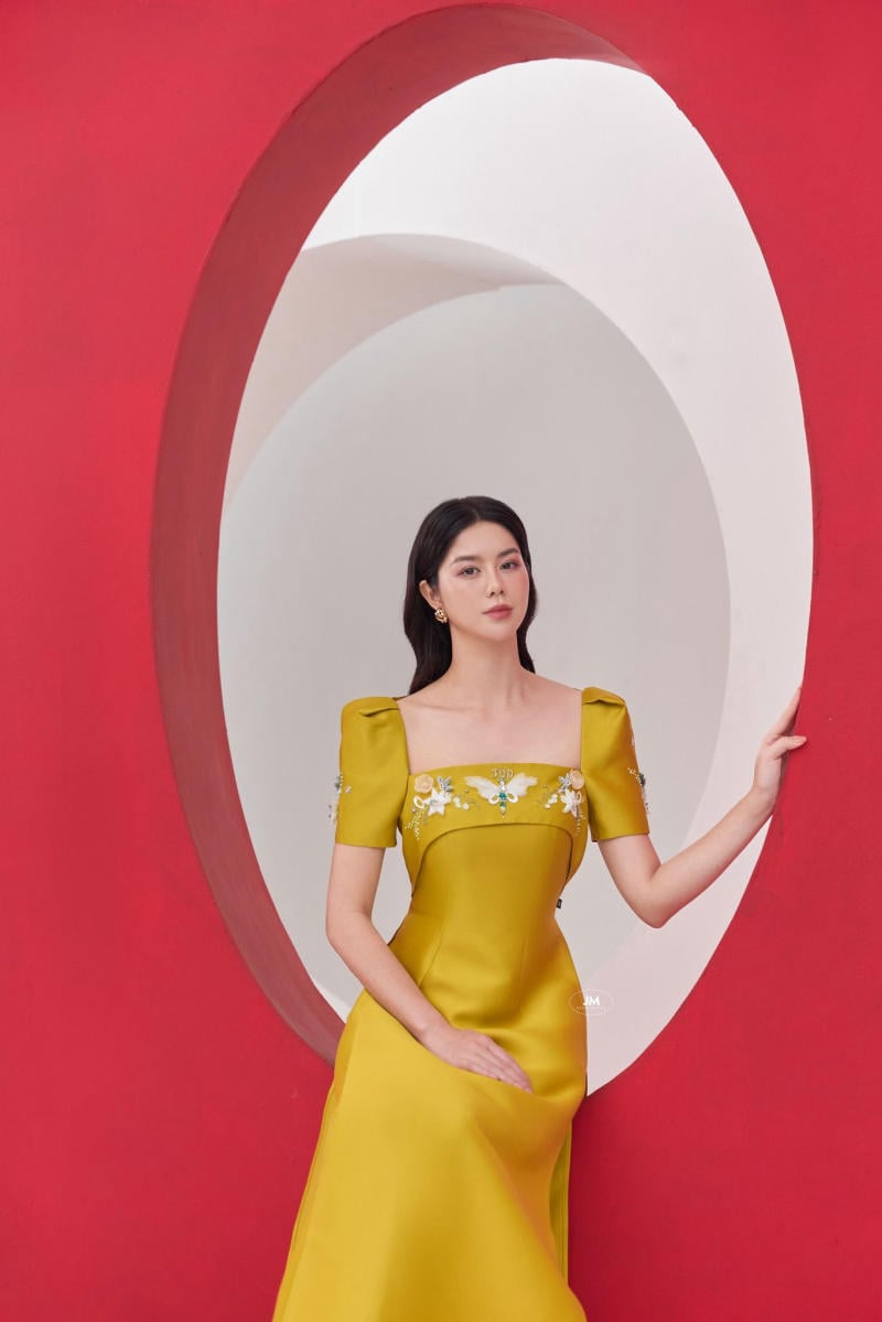 áo dài màu vàng đồng
