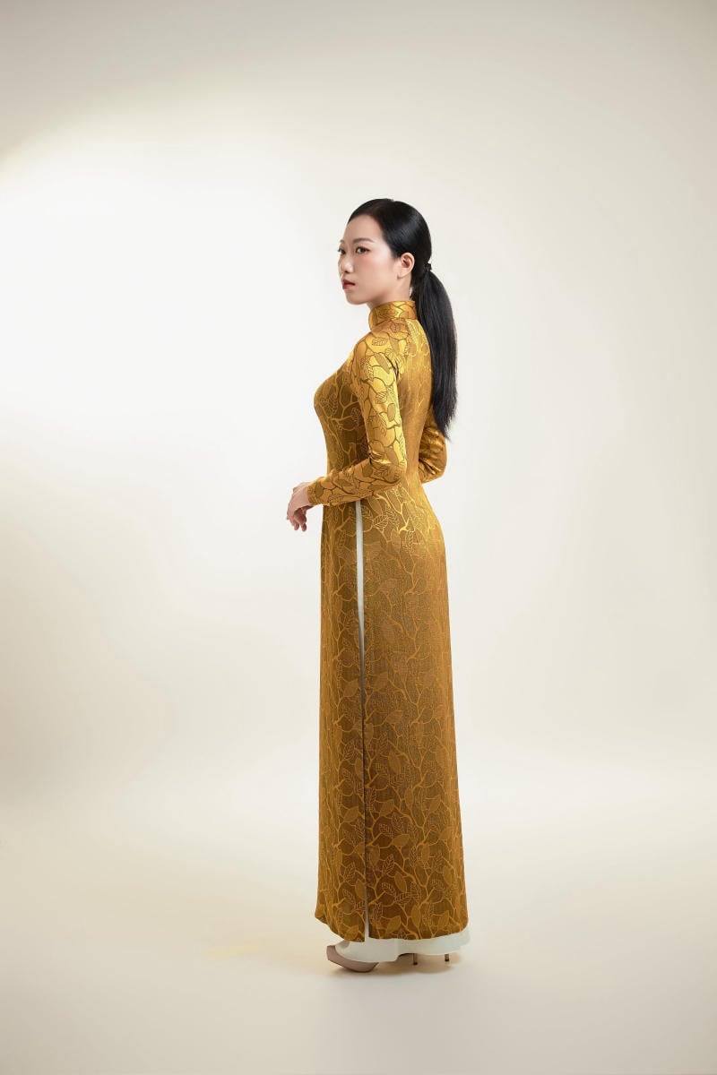 áo dài màu vàng đồng
