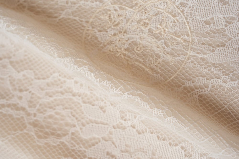 Áo dài ren Trúc Mai