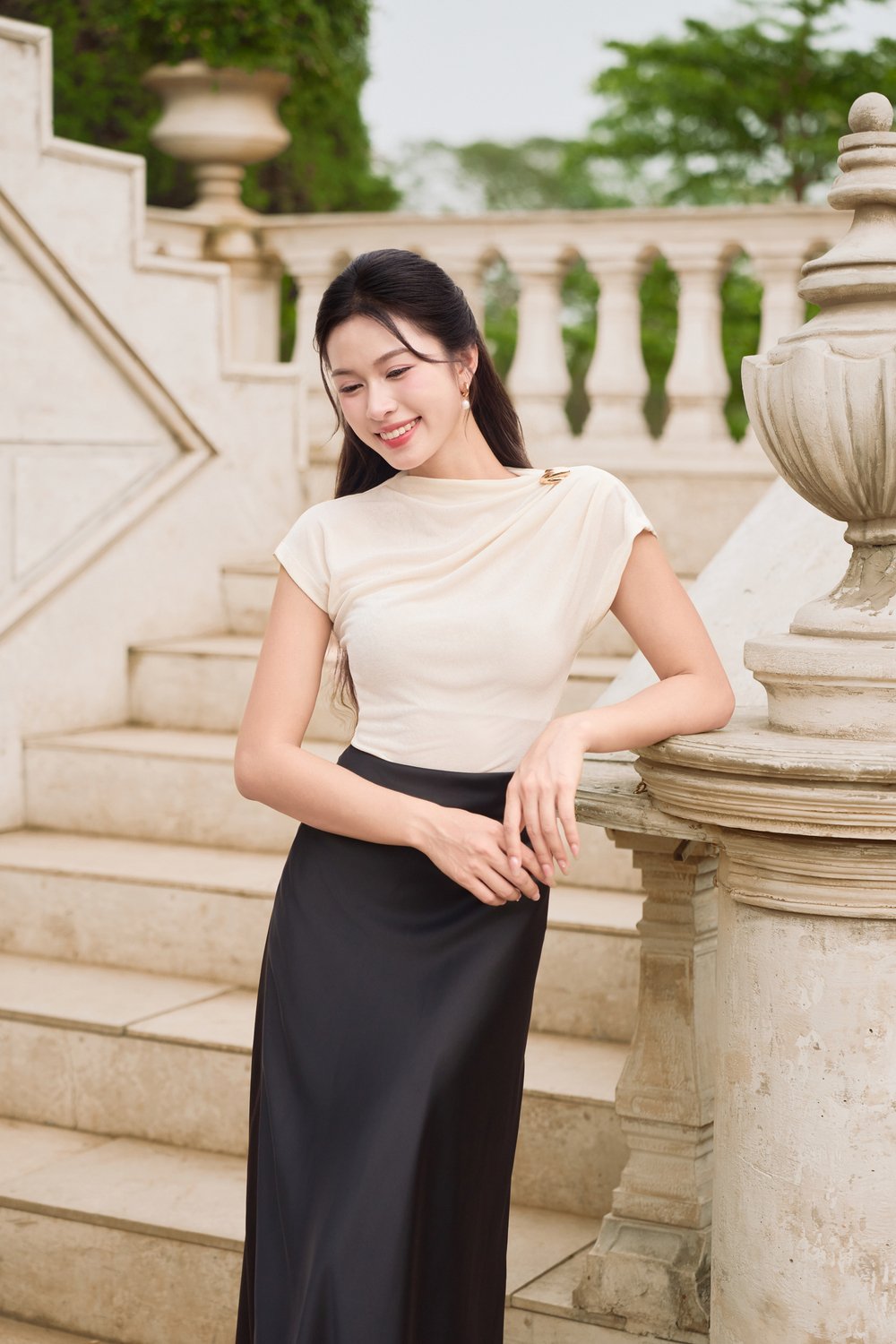 Áo thun nhún lệch cổ tag vai
