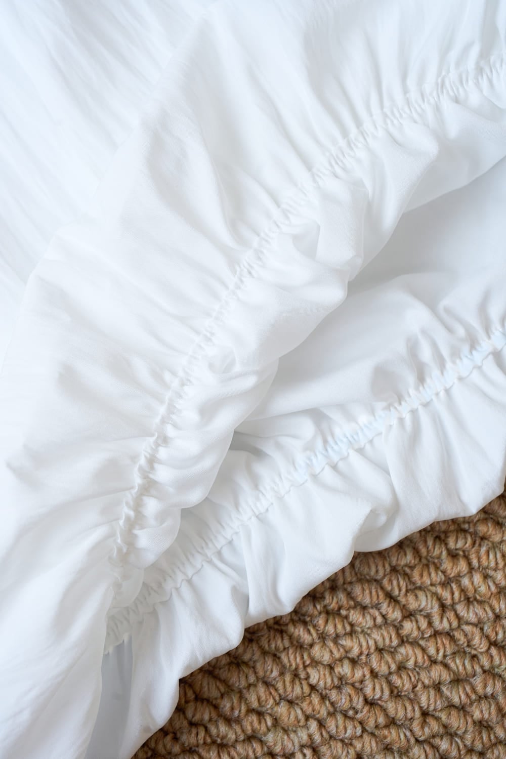 Áo thô gió cổ rút nhún dáng bom