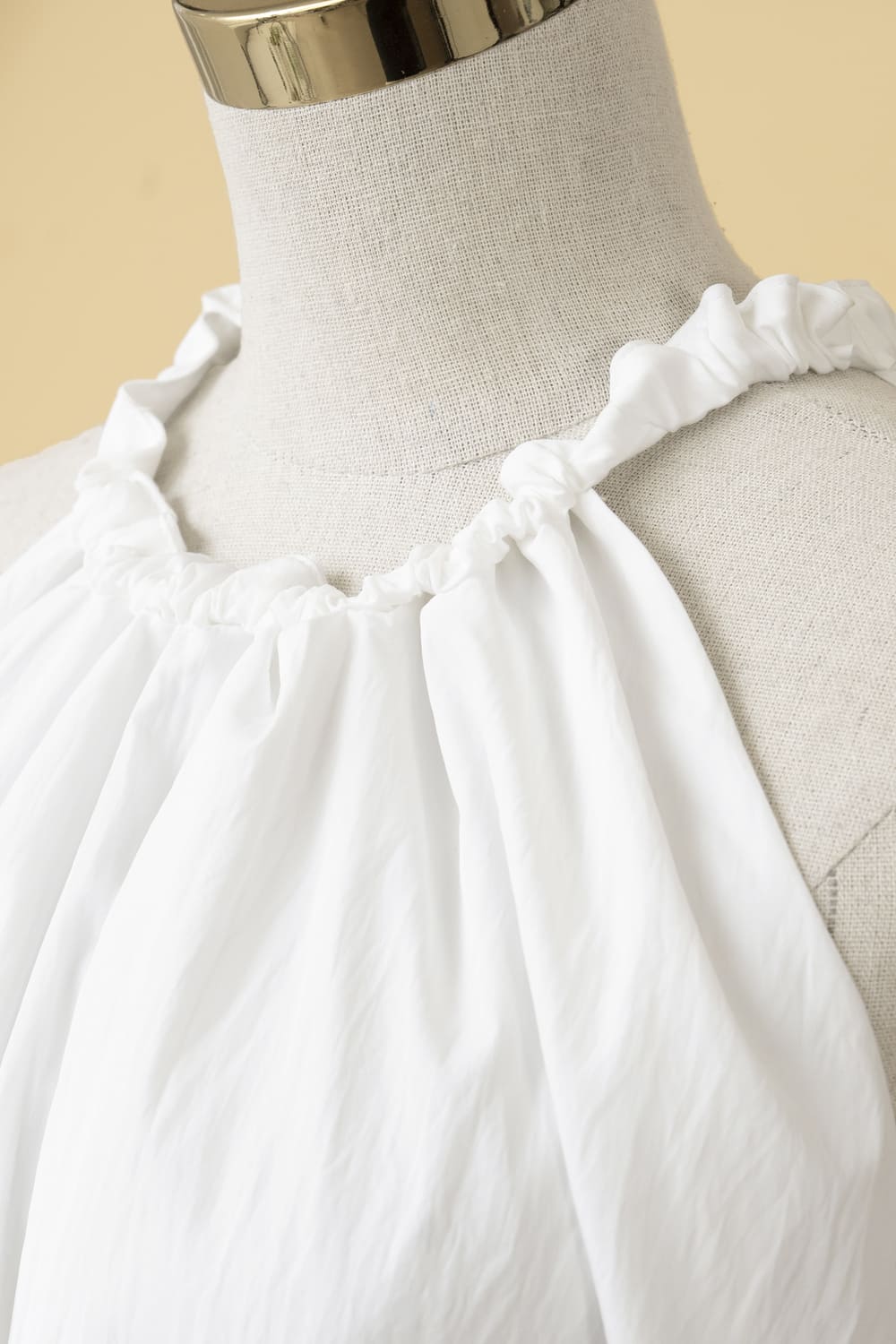 Áo thô gió cổ rút nhún dáng bom