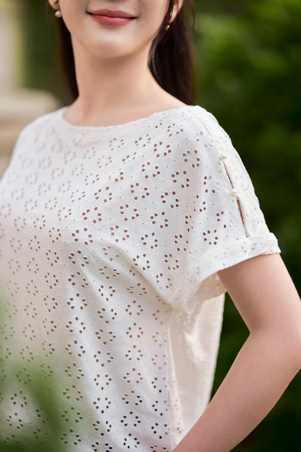 Áo cotton kẻ nẹp phối ren