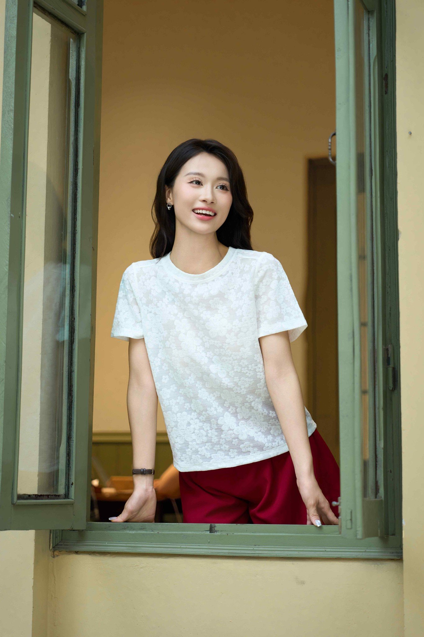 Áo ren ngắn tay cổ tròn