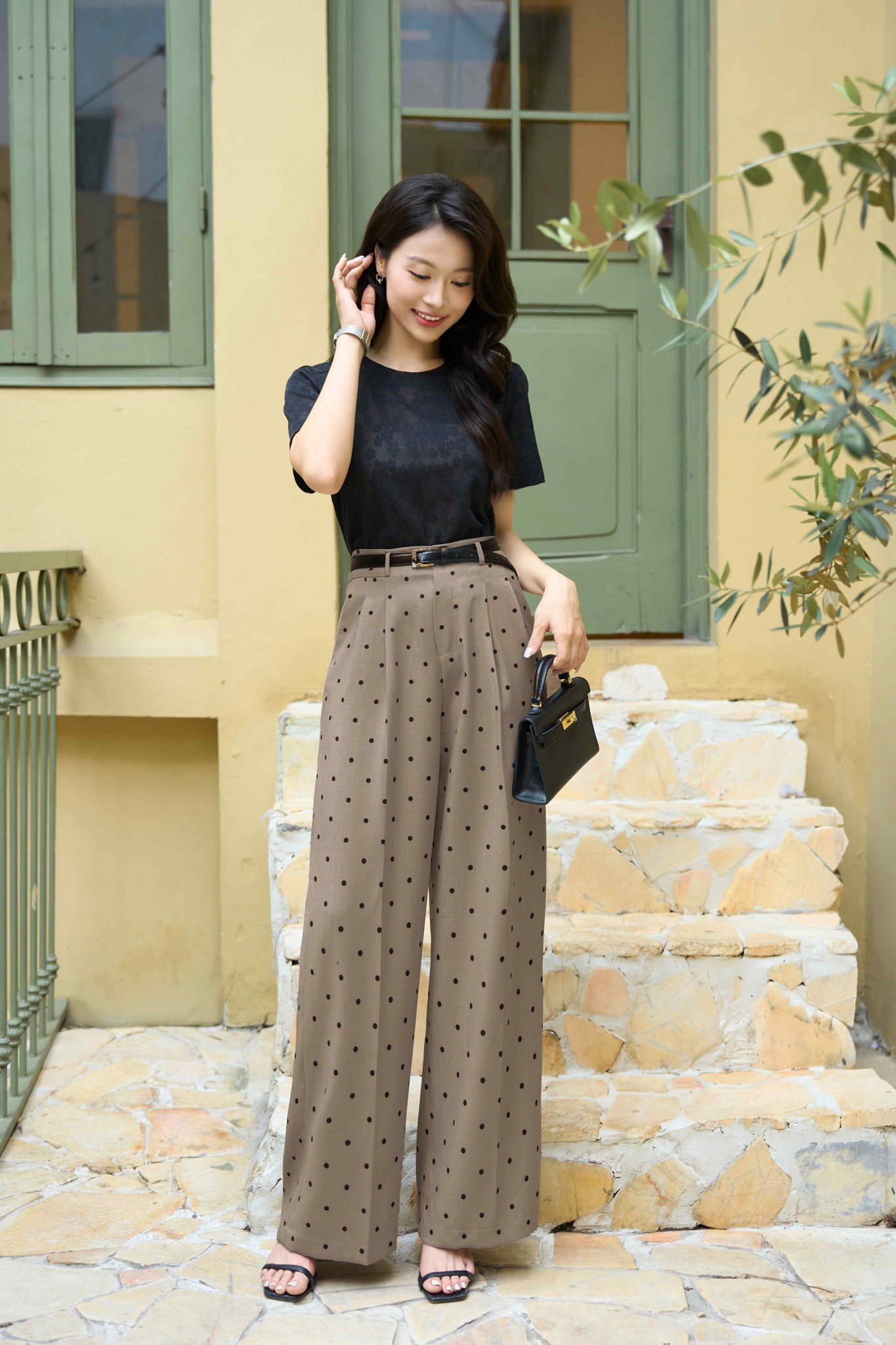 Áo ren ngắn tay cổ tròn