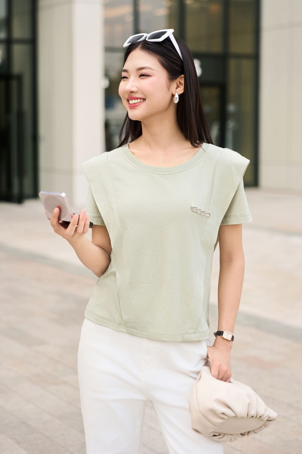 Áo phông cotton cổ tròn vai cách điệu