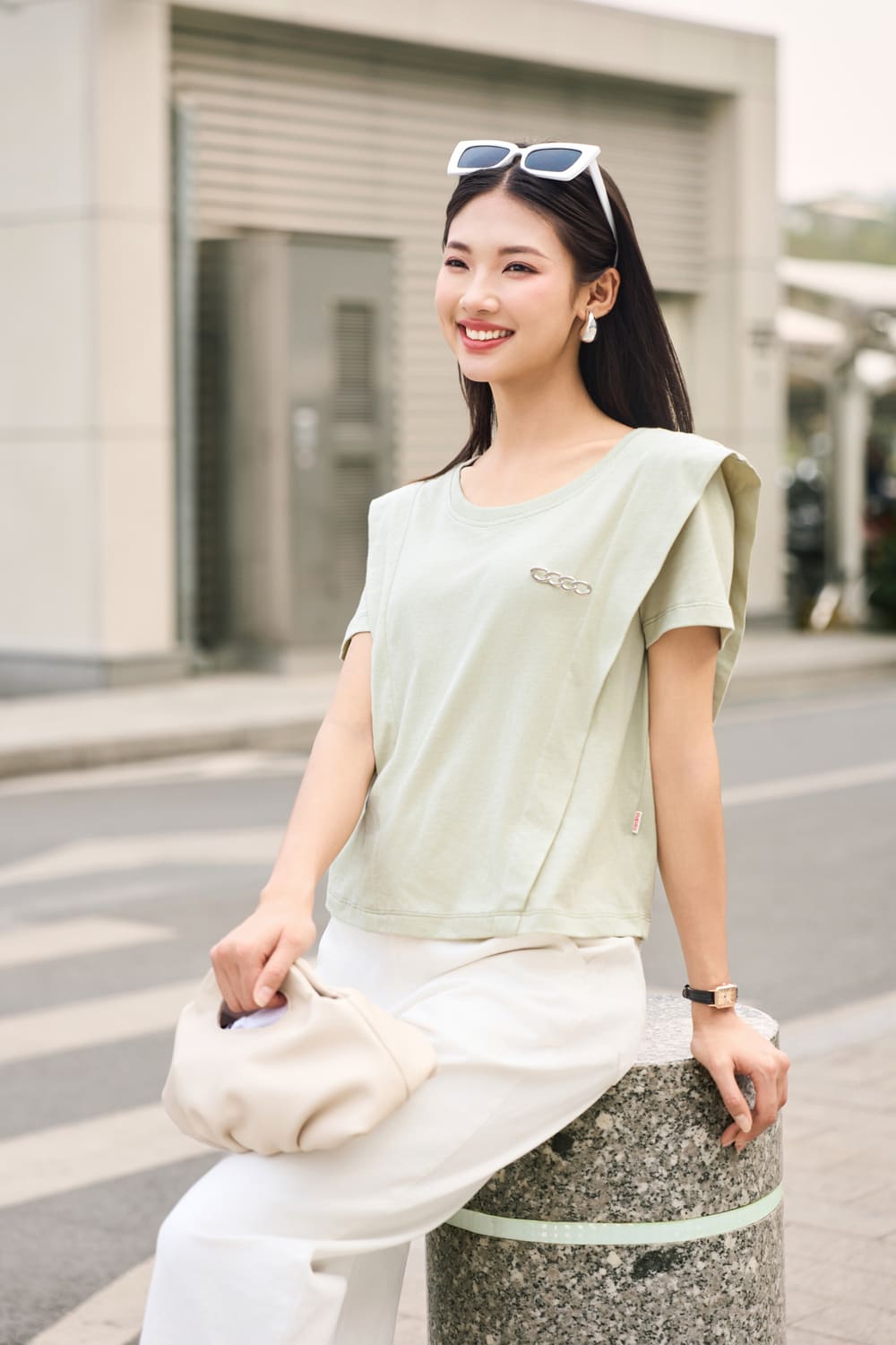 Áo phông cotton cổ tròn vai cách điệu
