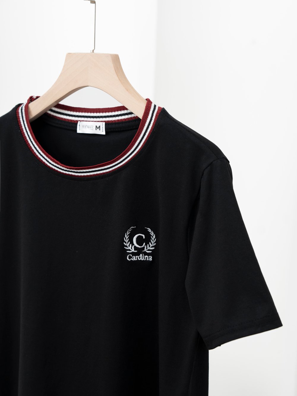 Áo cotton bo cổ đính ngực