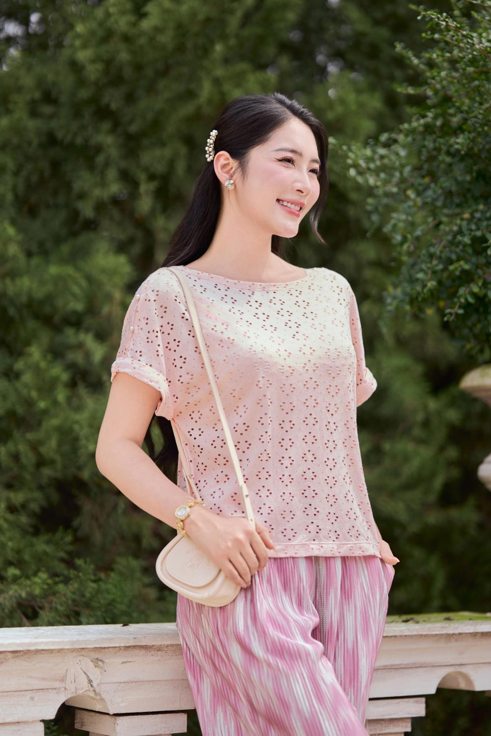 Áo cotton kẻ nẹp phối ren