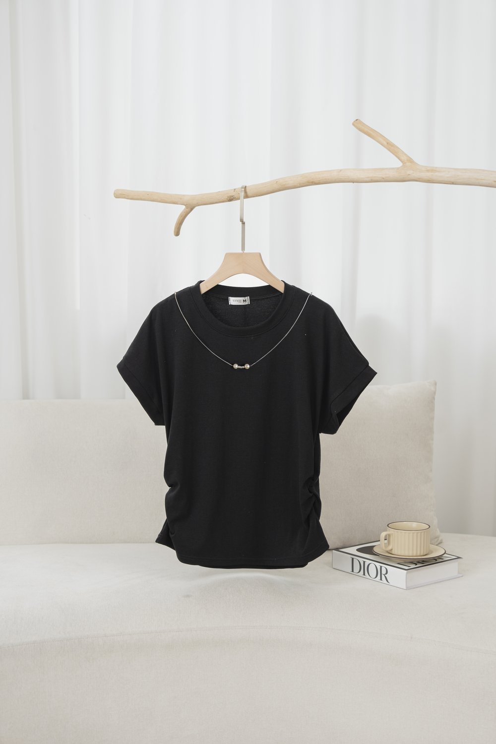 Áo phông nữ chất liệu cotton vai chờm đính dây kim loại