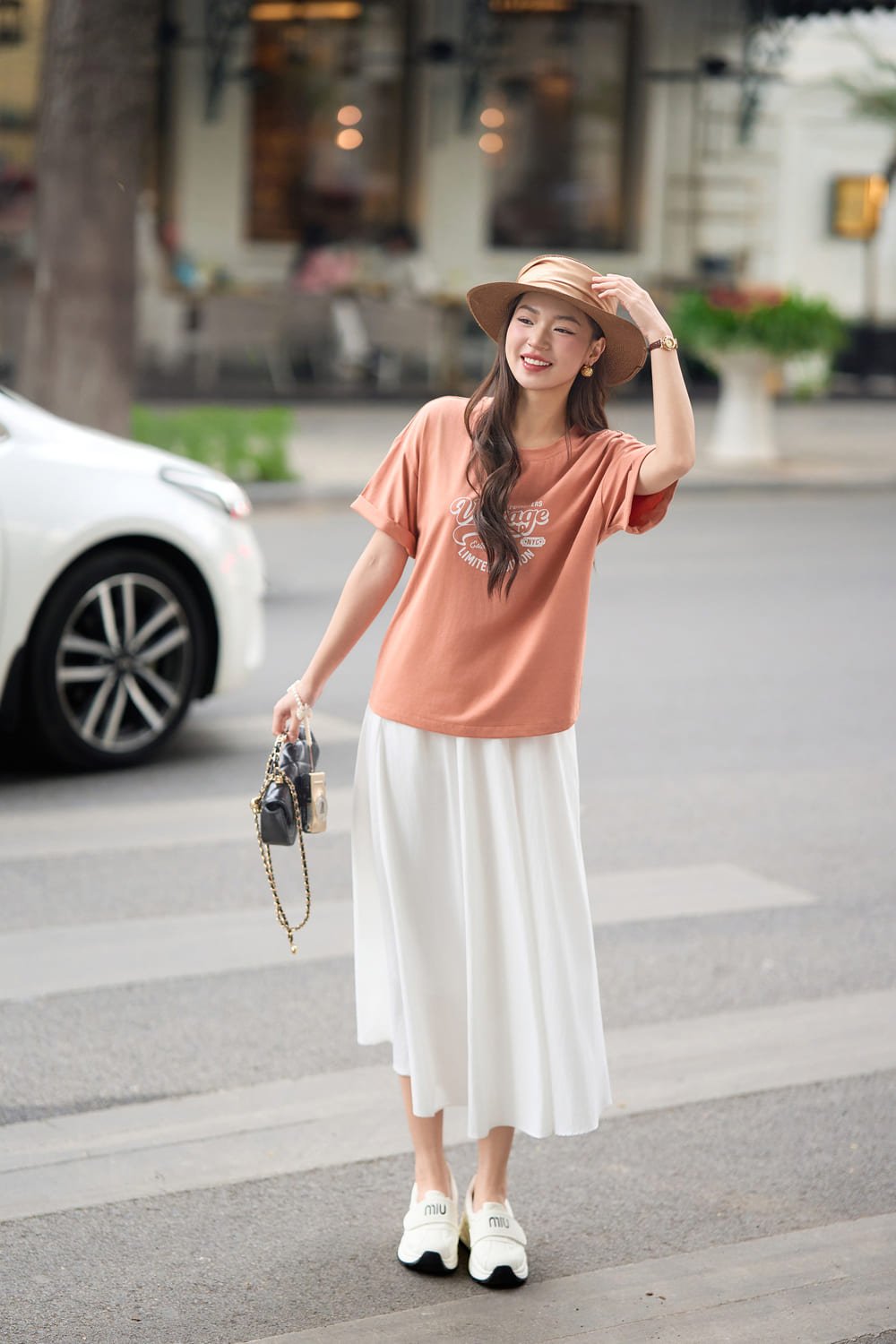 Áo phông cotton cổ tròn dáng suông