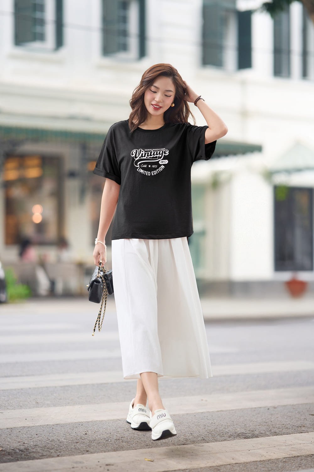 Áo phông cotton cổ tròn dáng suông
