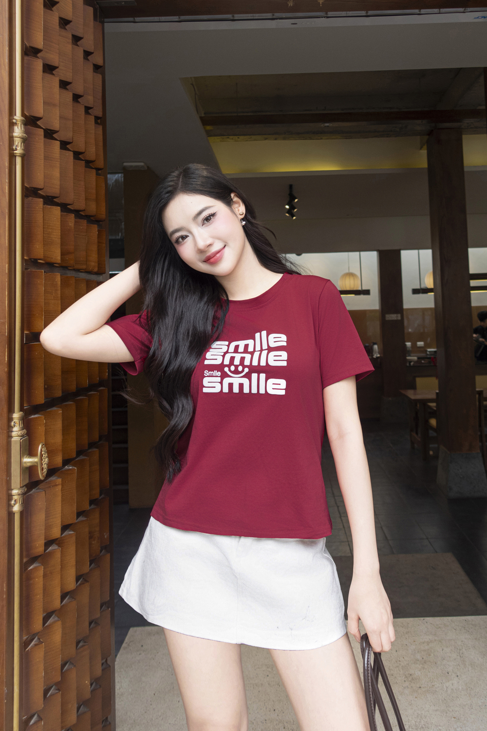 Áo phông nữ chất liệu cotton cổ tròn in chữ SMILE