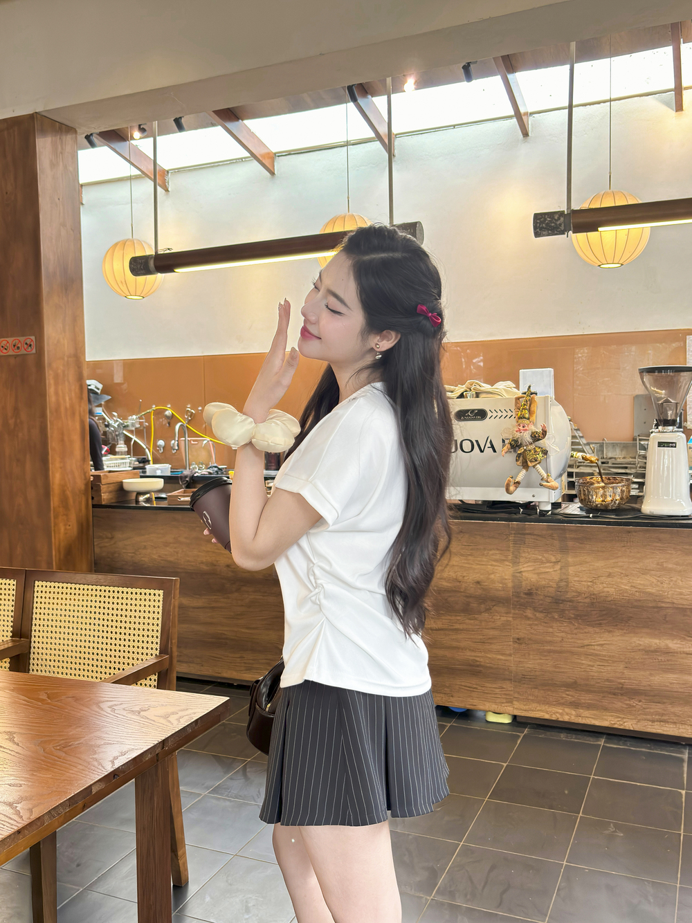 Áo phông nữ chất liệu cotton vai chờm đính dây kim loại