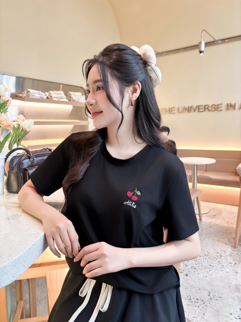 Áo cotton cổ tròn thêu ngực
