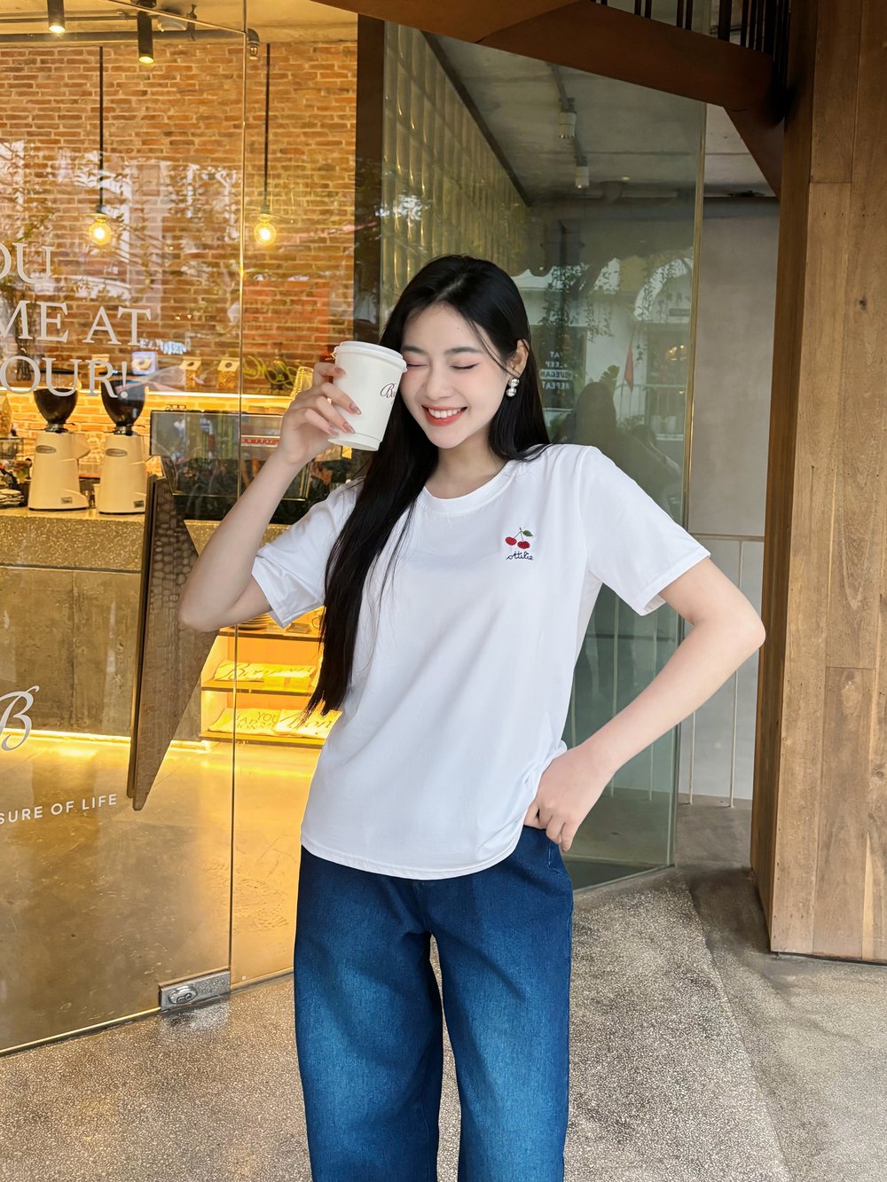 Áo cotton cổ tròn thêu ngực
