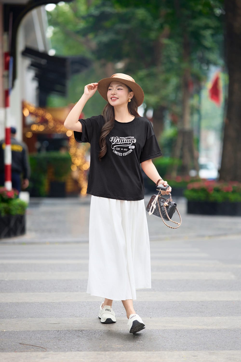 Áo phông cotton cổ tròn dáng suông